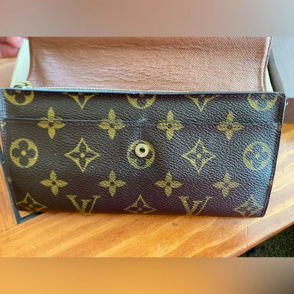 LV wallet - Picture 4 of 9
